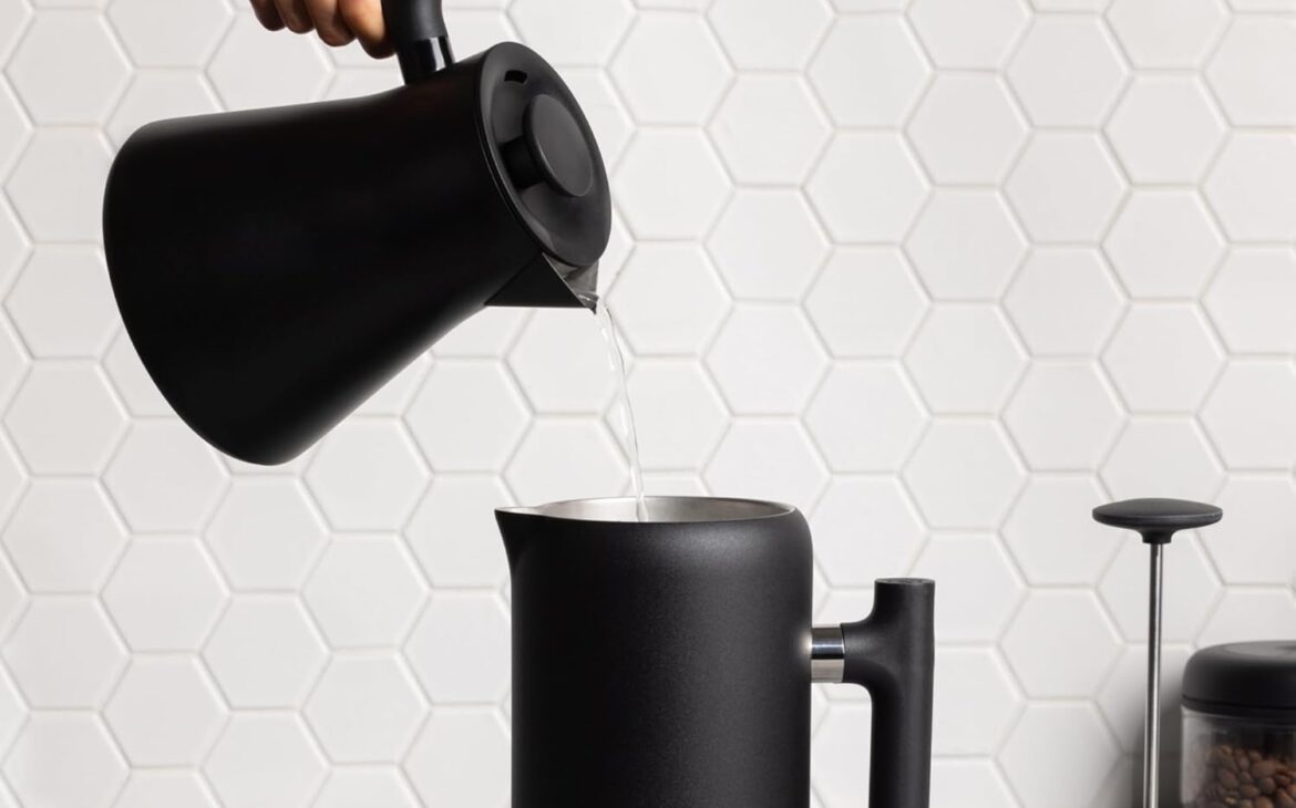Top 3 Electric Tea Kettle Reviews and Buying Guide