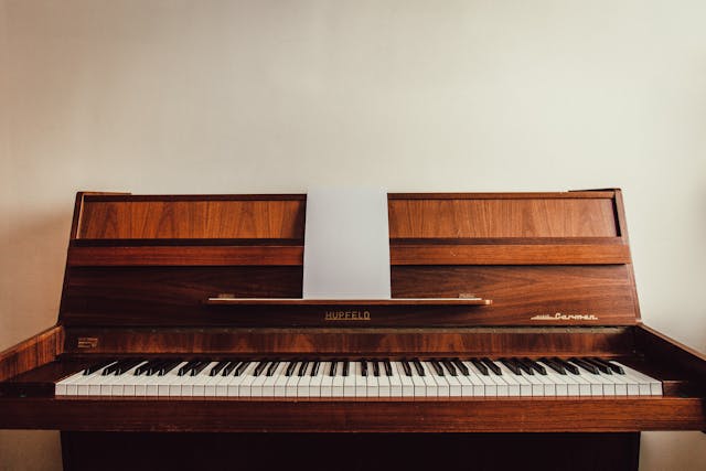 How to read piano sheet music